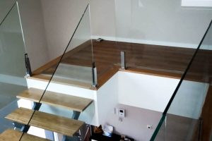 Guardas de vidro de escadas